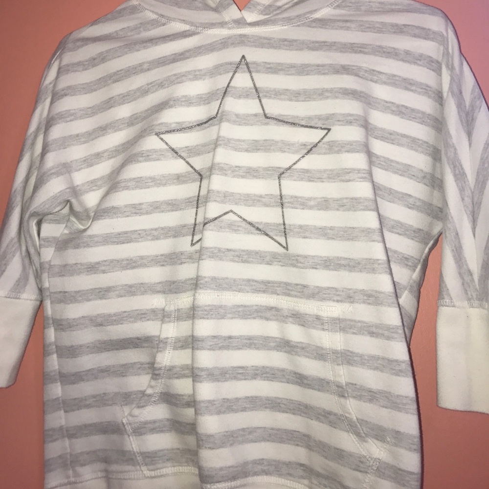 Three-quarter sleeve hoodie