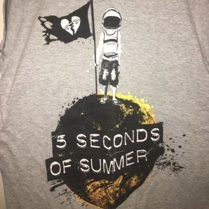 5 Seconds of Summer tee shirt
