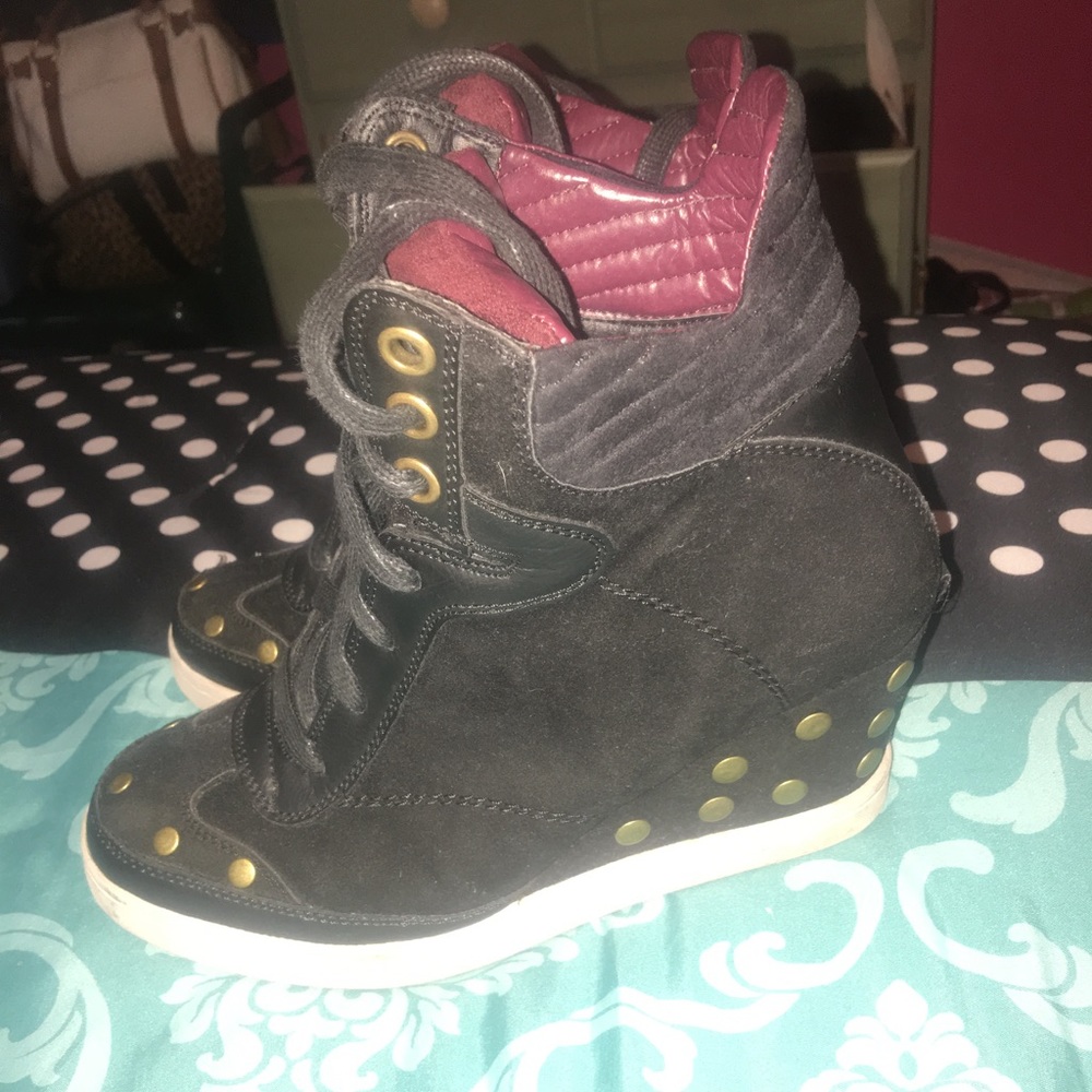 Black/Burgundy wedges!