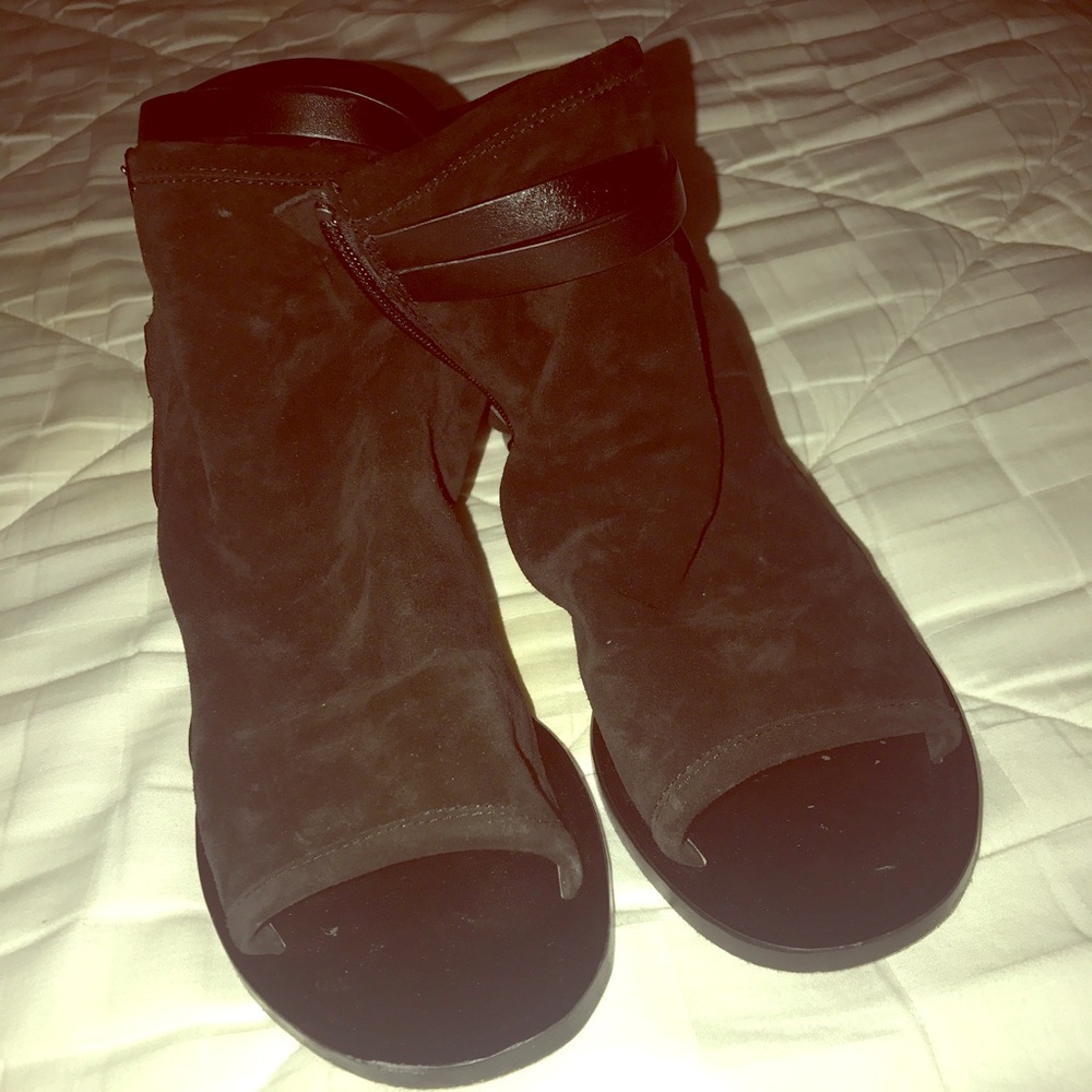 Women's black suede Vince sandals size 8.5