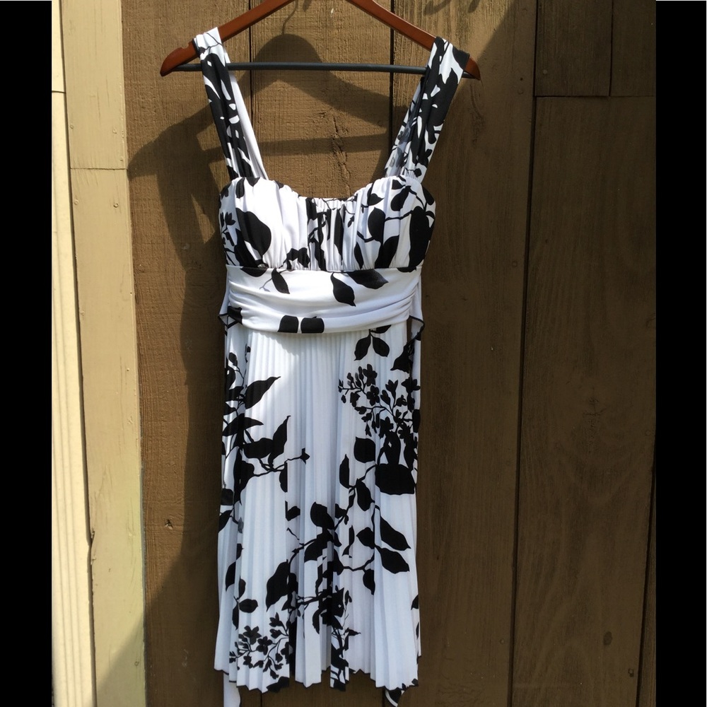 Gorgeous Feminine knee-Length Dress