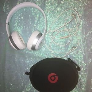 WHITE BEATS BY DRE SOLO 2 WIRED