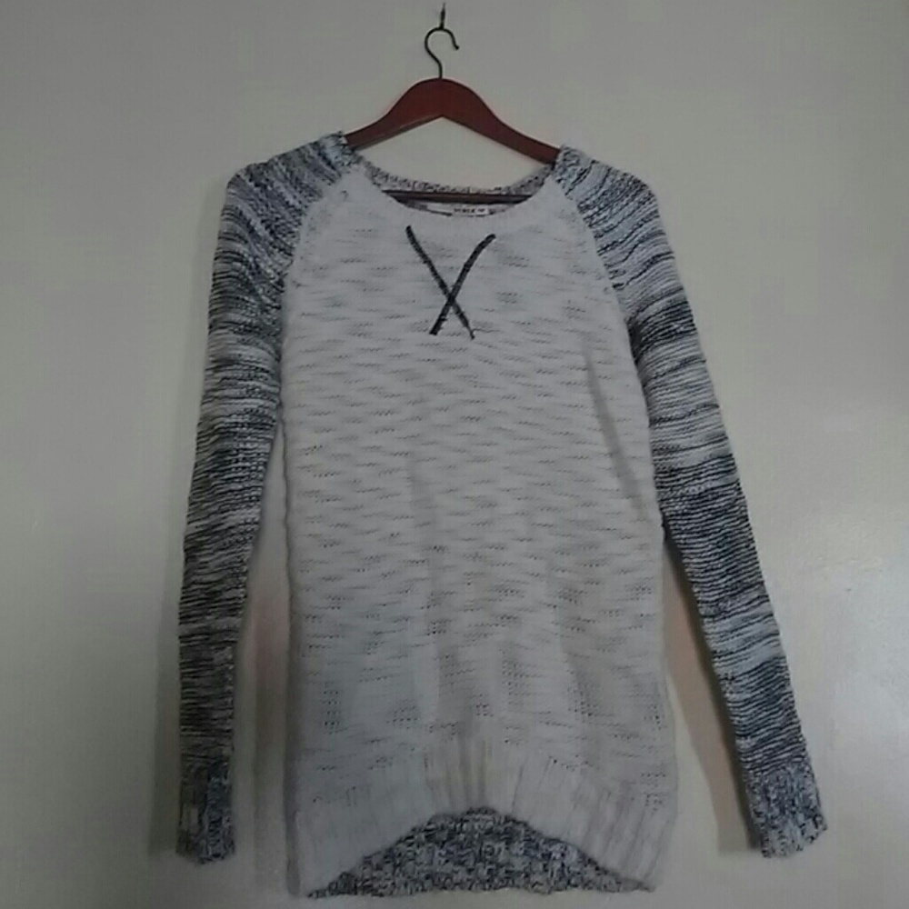 Black/white sweater
