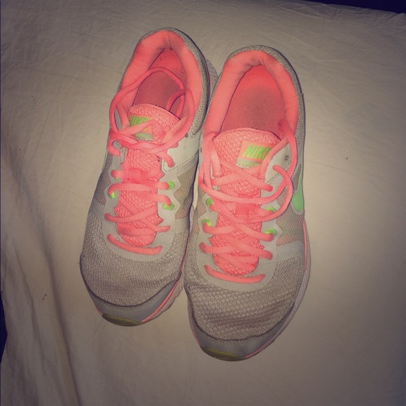 Nike running shoes - Picture 1 of 2