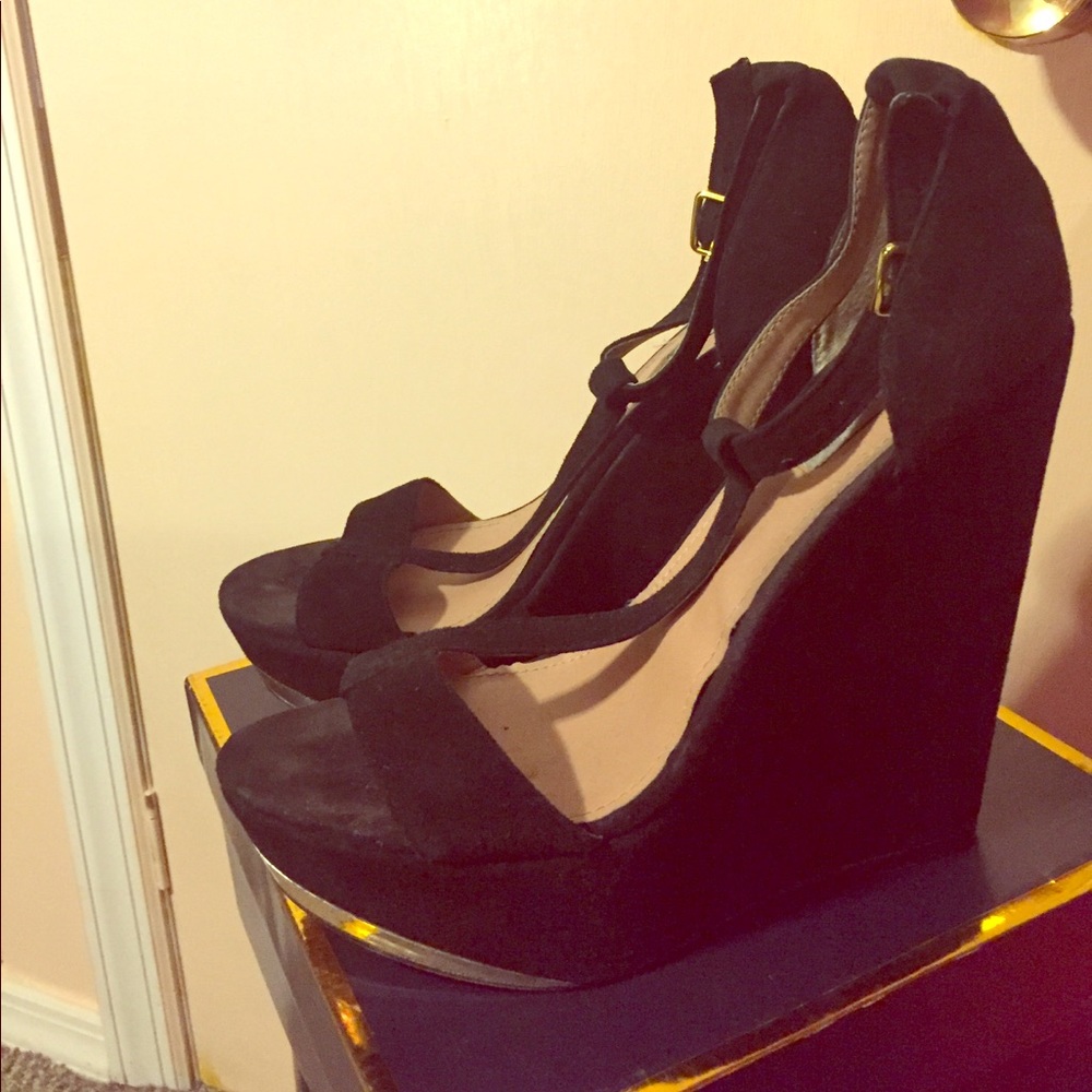 Steve Madden Suede T Wedges