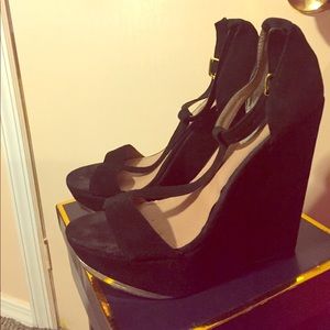 Steve Madden Suede T Wedges