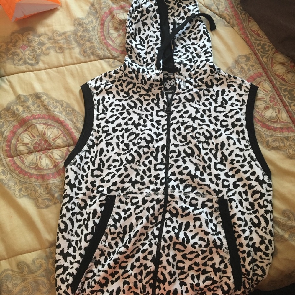 Sleeveless jacket
