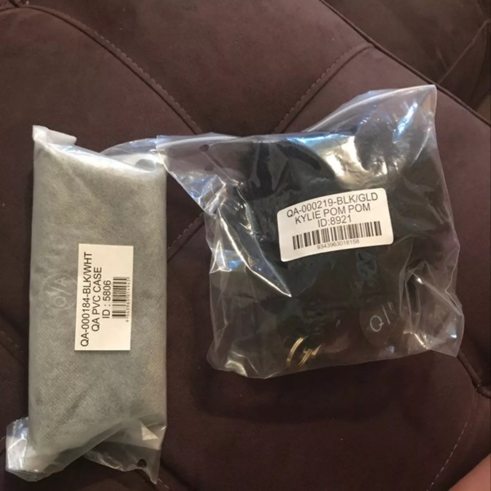 Quay x Kylie Pom NWT!!!!