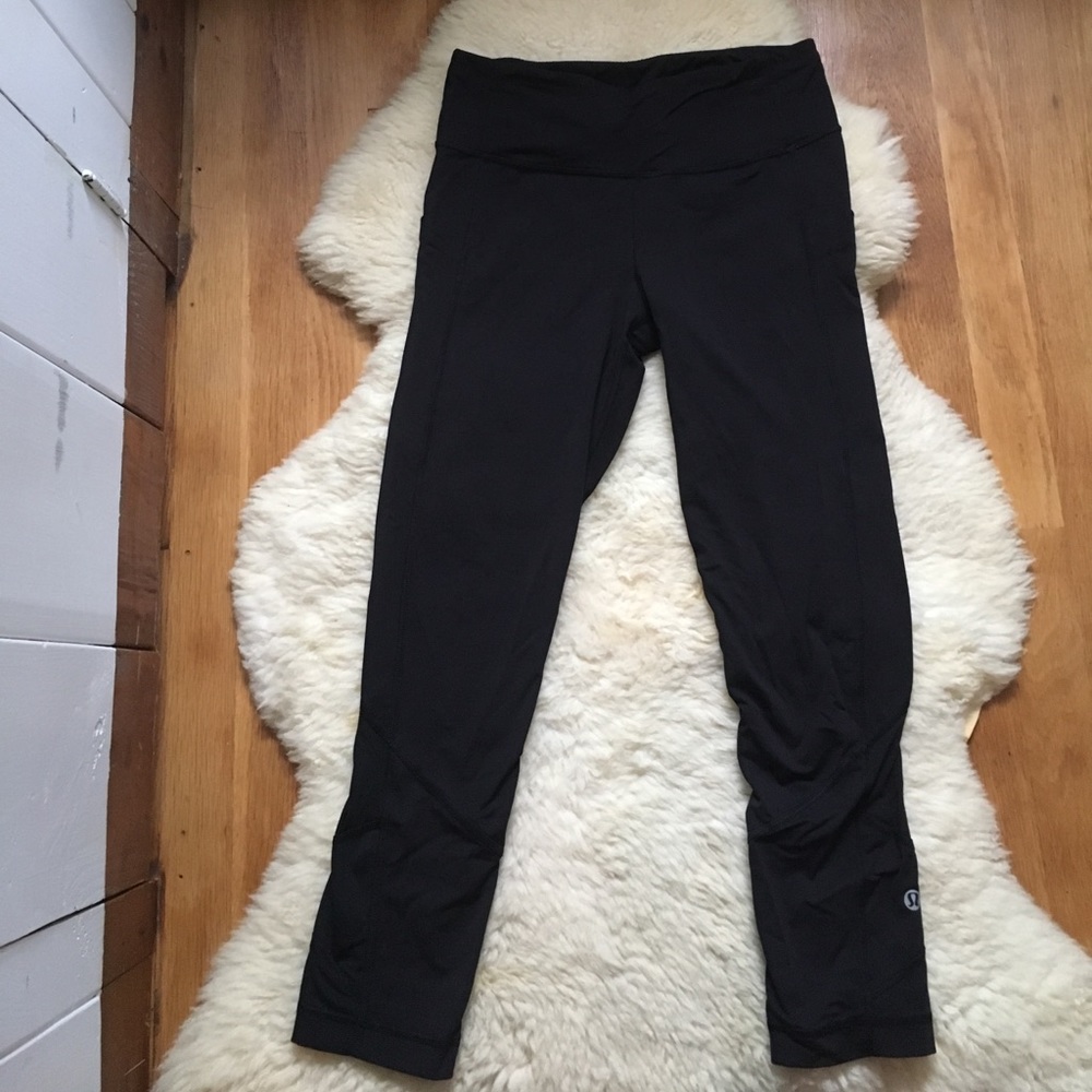 Lululemon crops size 6. Excellent condition