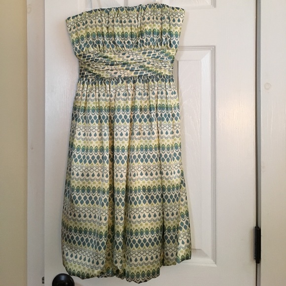 London Times Dresses & Skirts - Fun patterned strapless cocktail dress! EUC 👗