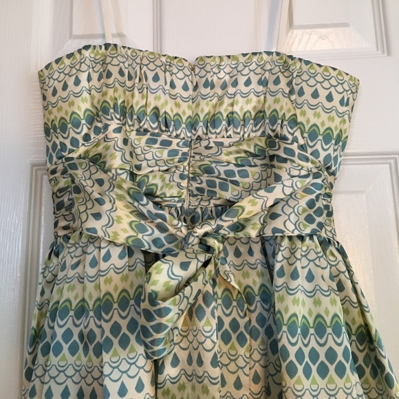 Fun patterned strapless cocktail dress! EUC 👗 - Picture 3 of 3