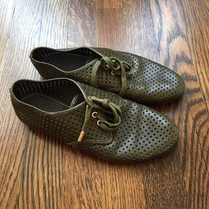 Tory-Burch-patent-leather-green-oxford-sneaker