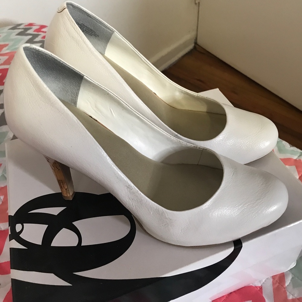 Cute white heels!