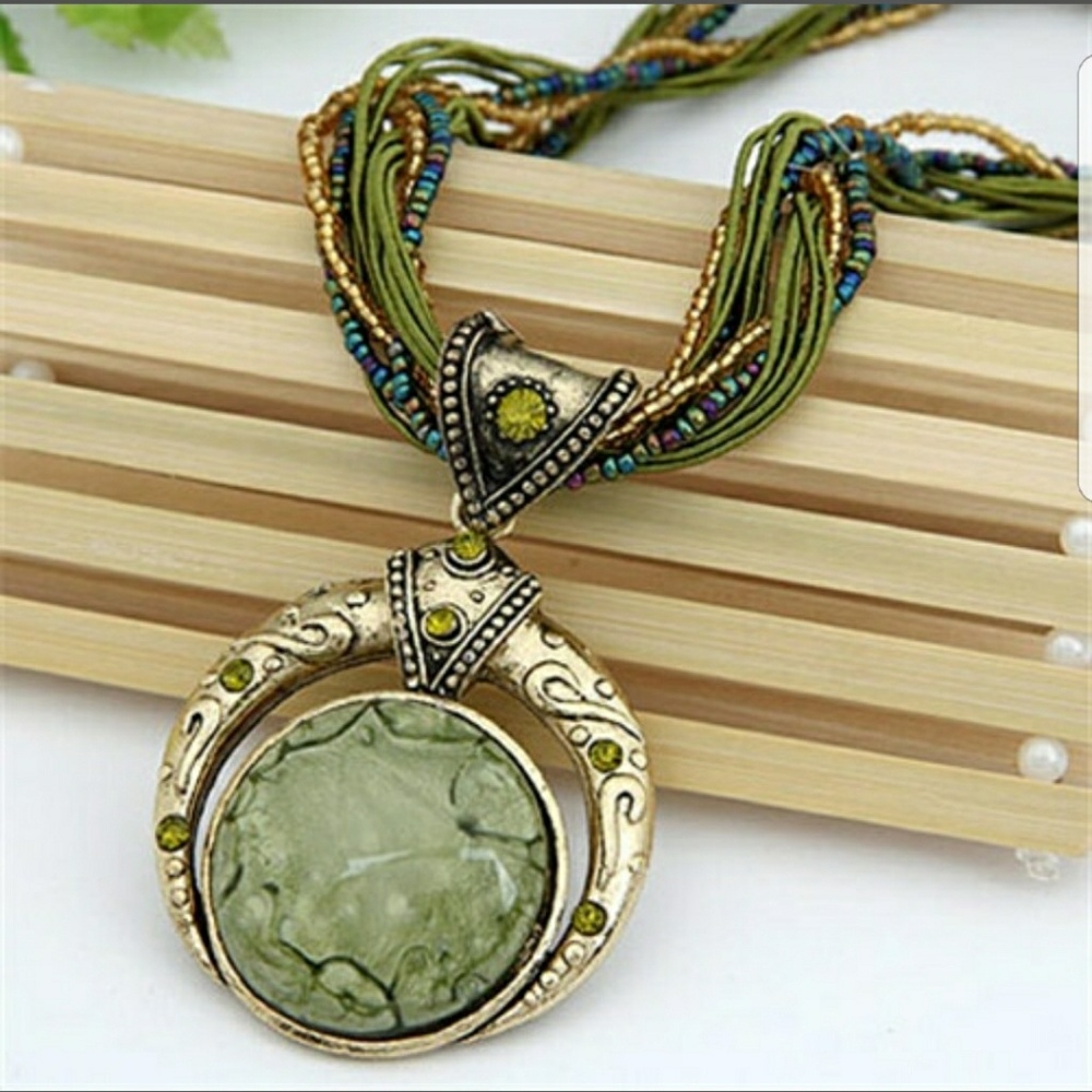 💚GIFTED 💚 BOHO FASHION NECKLACE 💚 - Picture 1 of 2