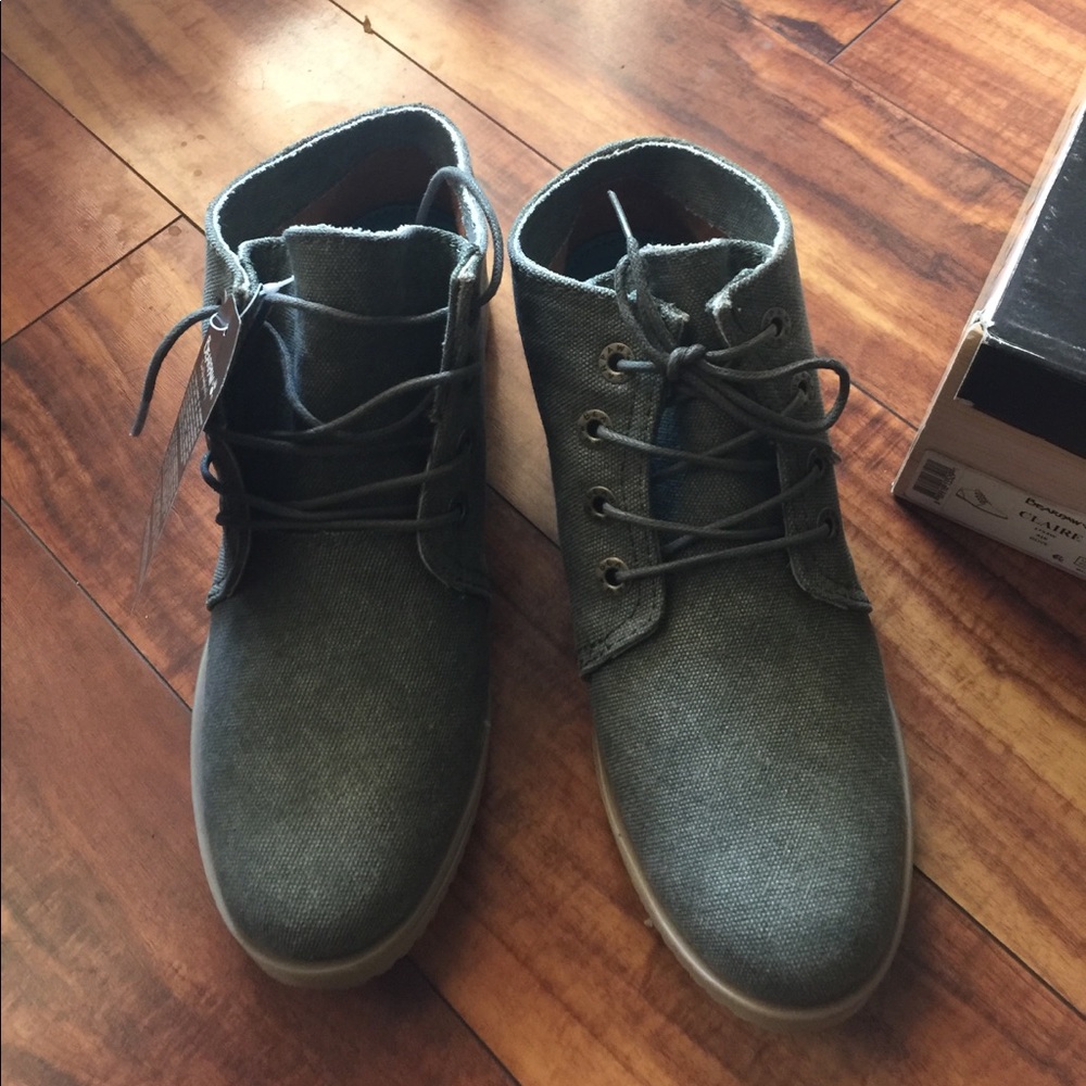 BearPaws size 9 Olive color New with Box