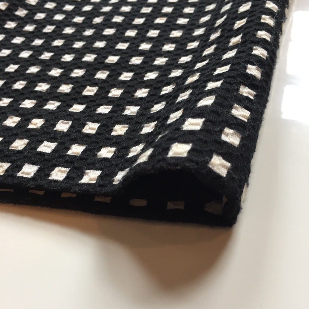 Texture black and white grid / mod skirt 60's