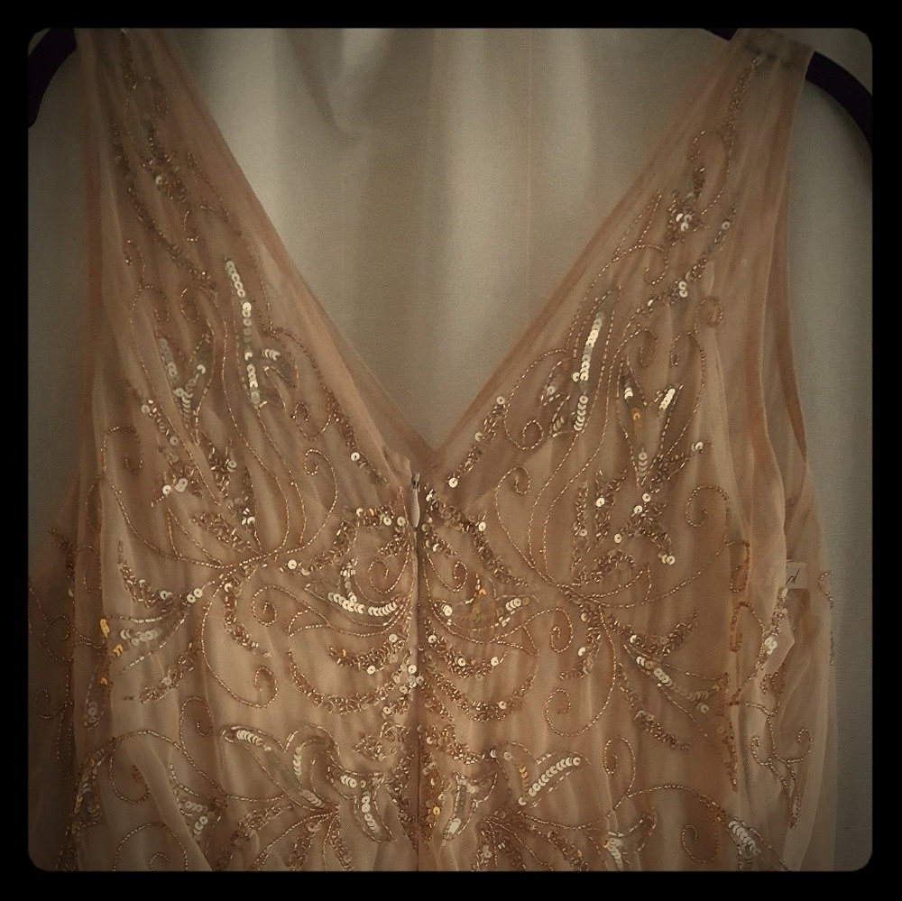 SALE!🎈Stunning beaded nude gown!🔖