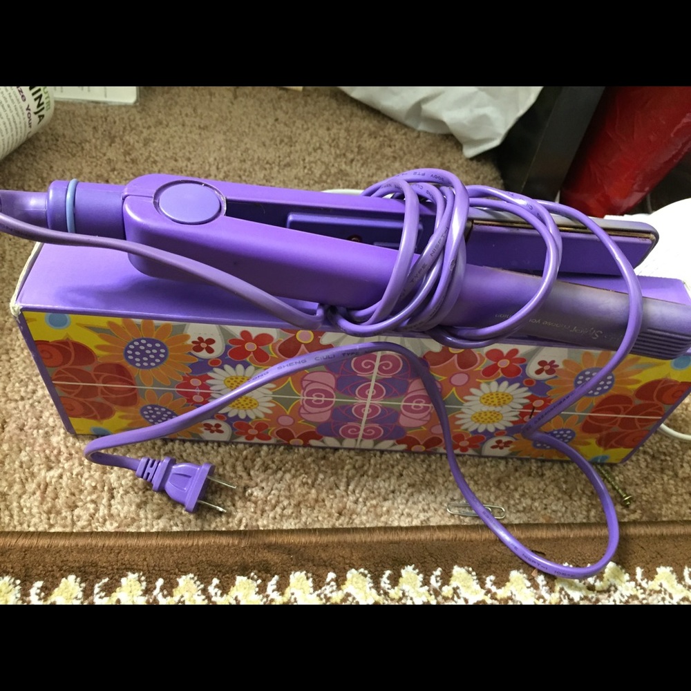 Hot iron/hair straightener.