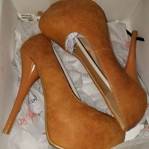 Size 6 1/2 Camel Colored Heels