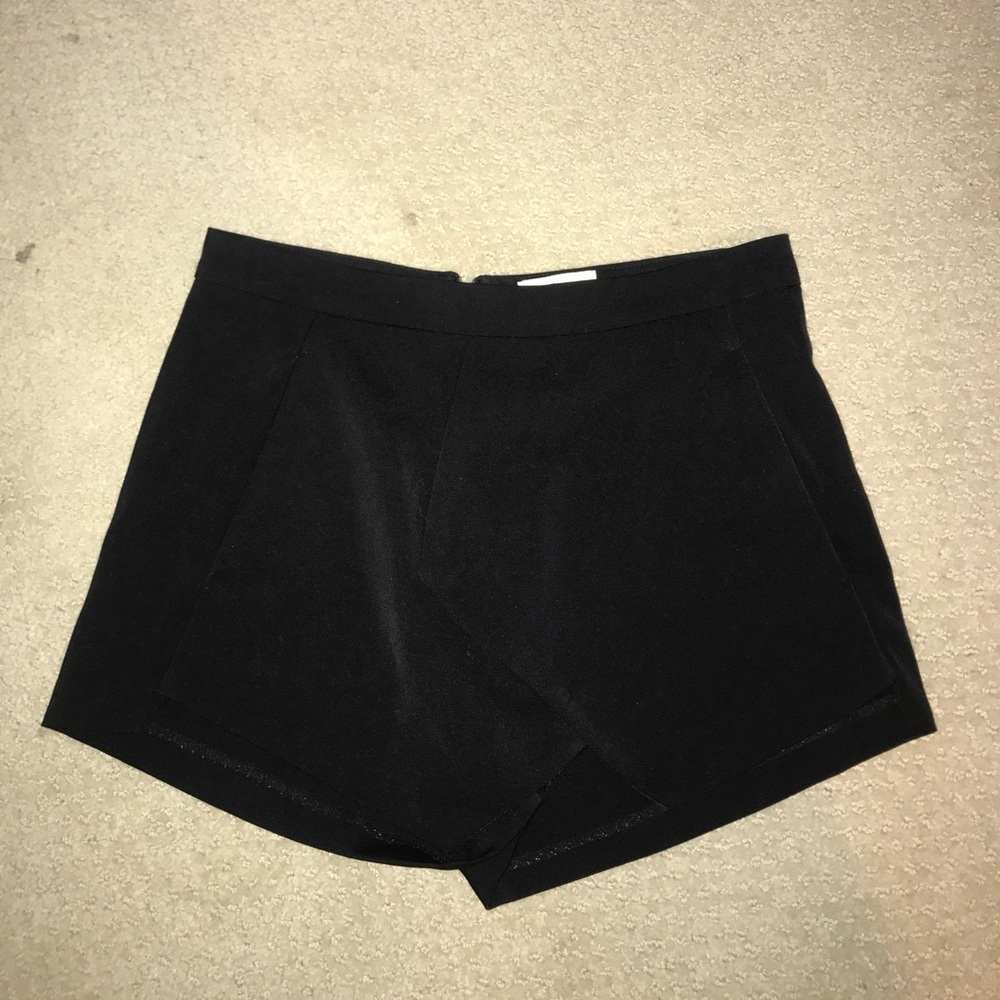 Stylish black skort!