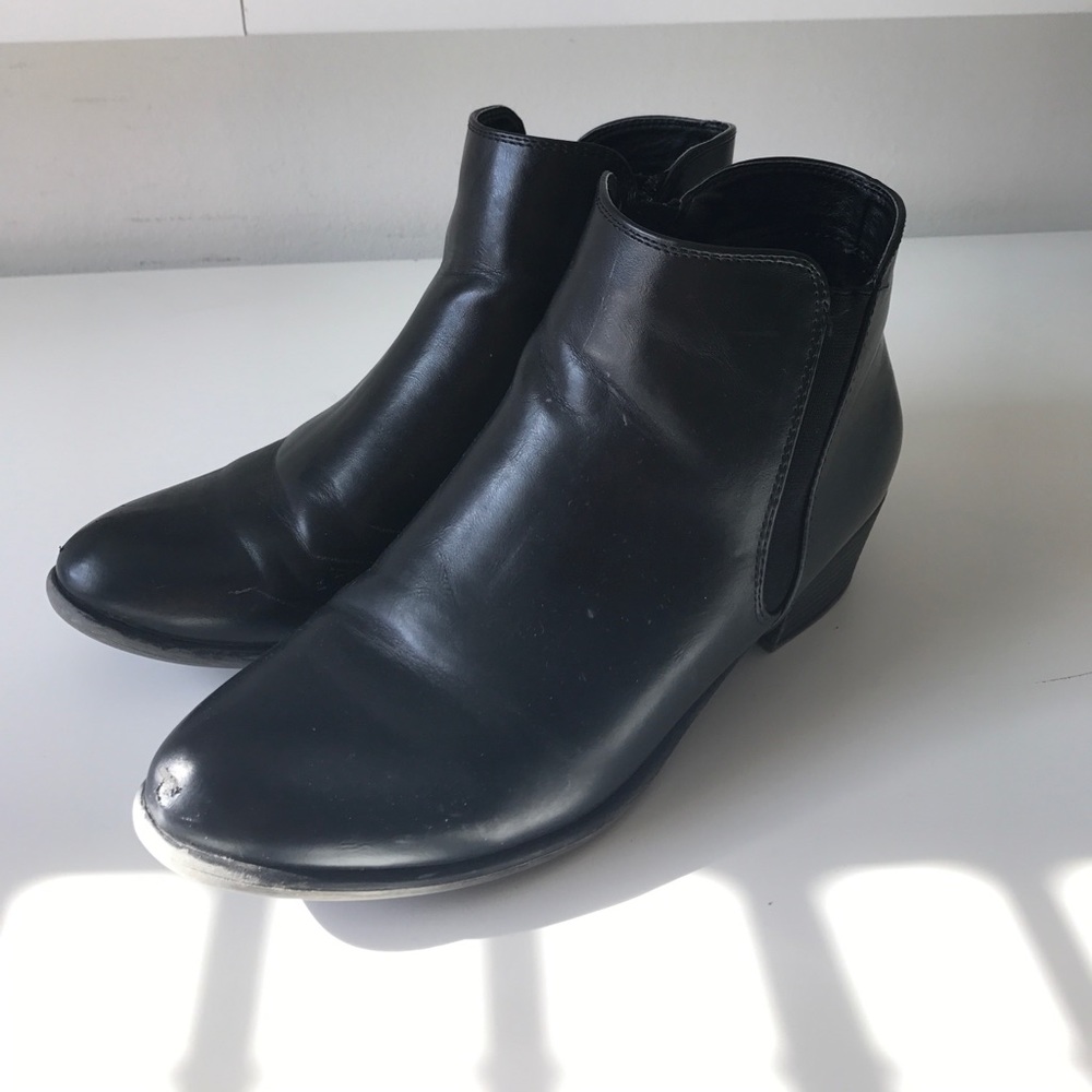 women's black ankle boots/booties/chelsea boots