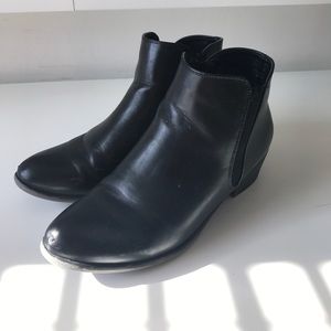 women's black ankle boots/booties/chelsea boots
