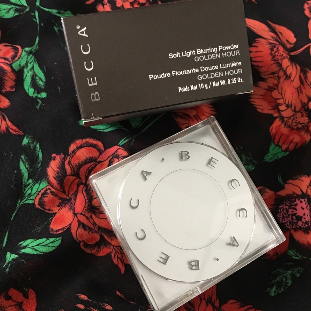 Becca soft light blurring powder.