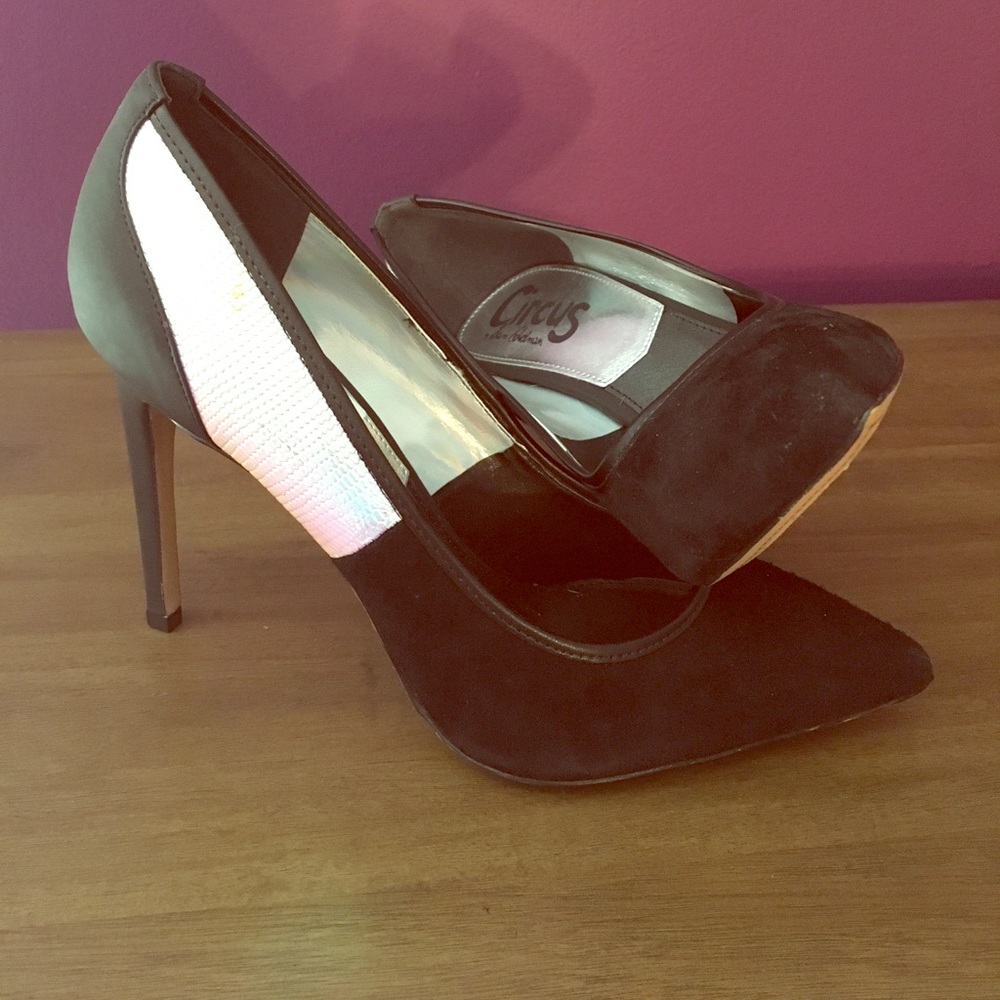 Black and iridescent pumps