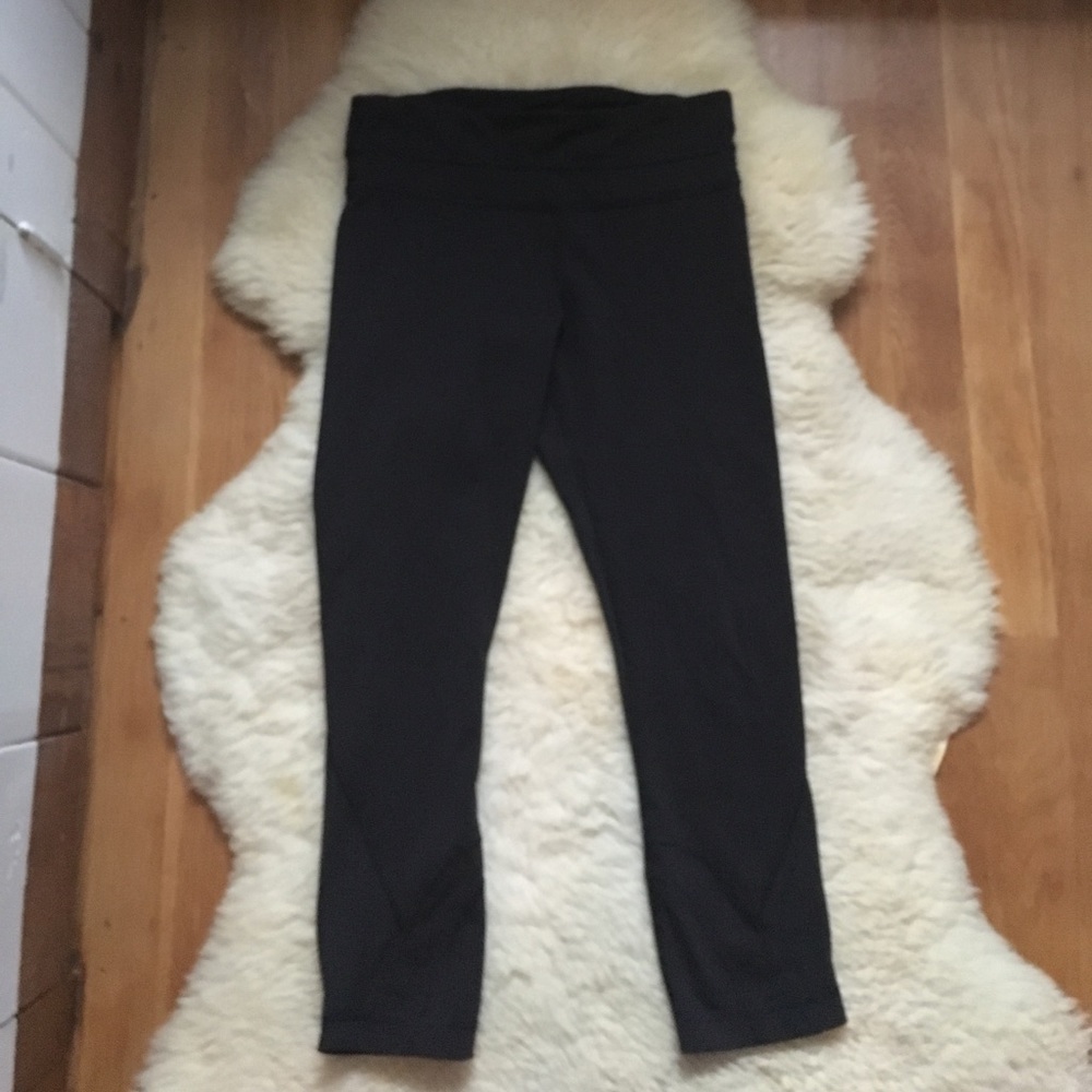Lululemon Inspire crops, black size