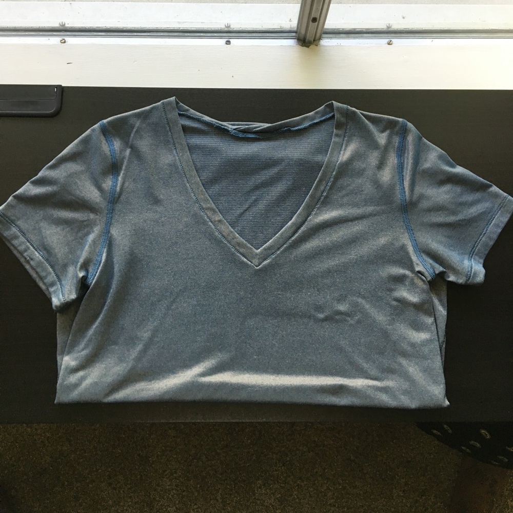 Lululemon V-Neck Shimmer Tee - Sz 6