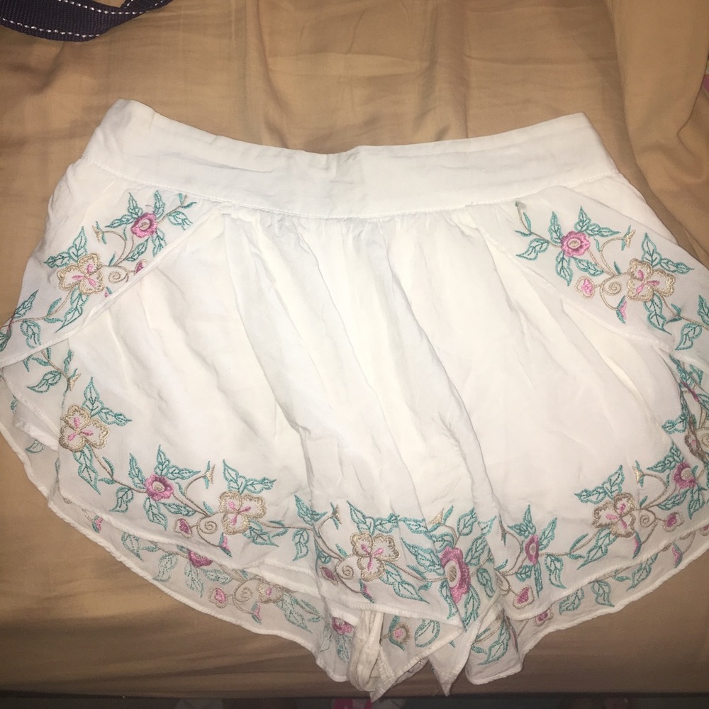 White Francesca's collection embroidered shorts
