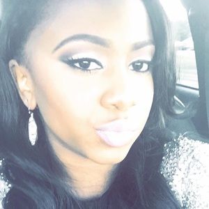 Meet your Posher, Alexis