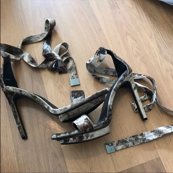 Nasty Gal velvet rope burn heel - Picture 7 of 7