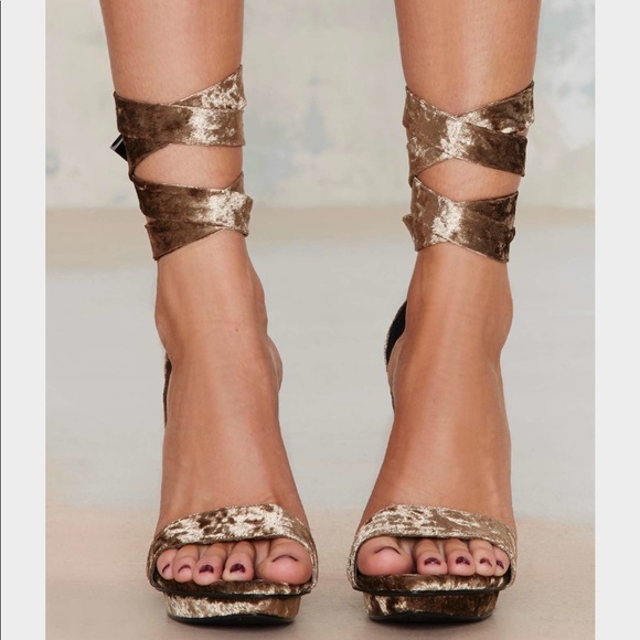Nasty Gal velvet rope burn heel - Picture 4 of 7