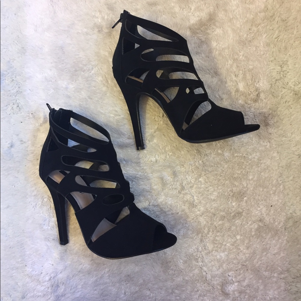 Forever21 Size 6 Black Strappy Heels