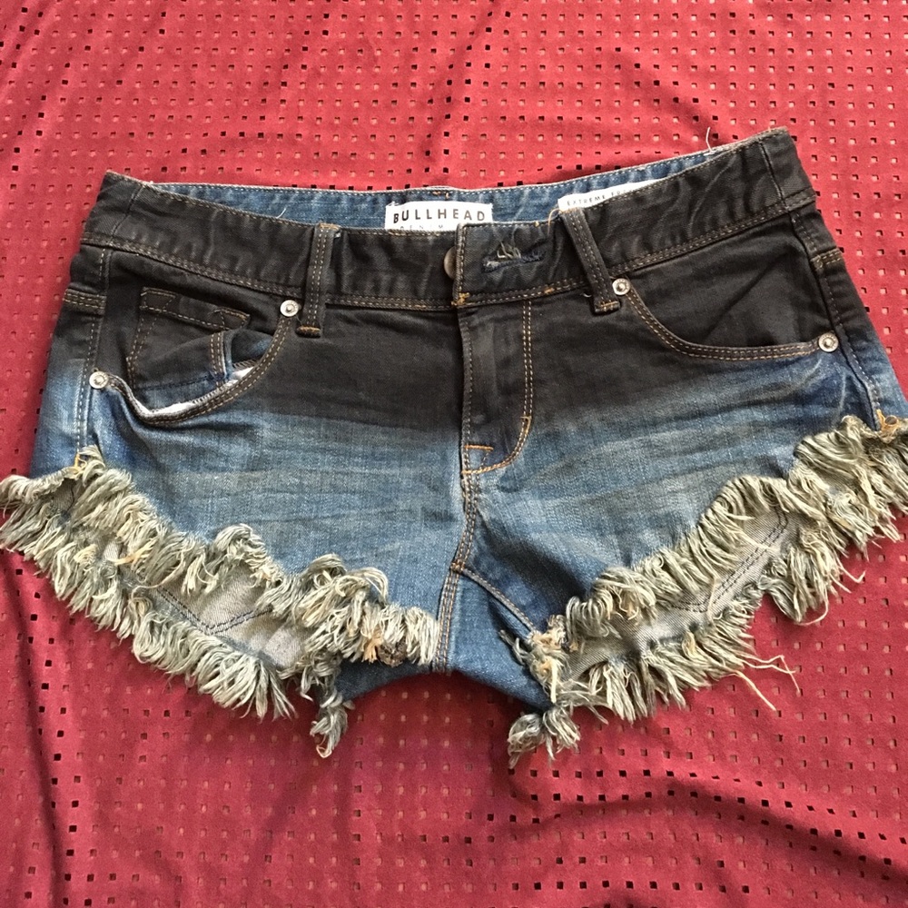 Bullhead extreme fray hem shorts
