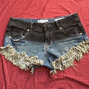 Bullhead extreme fray hem shorts