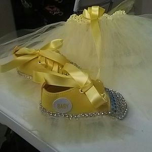 Toddler. Tutu and shoes. For a. Baby age 6_8 month