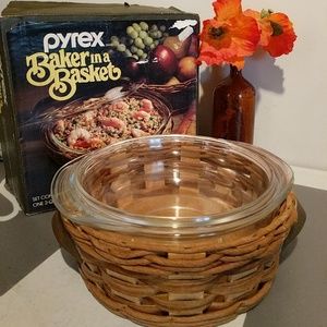 NIB Vintage Pyrex Baker in a Basket Set
