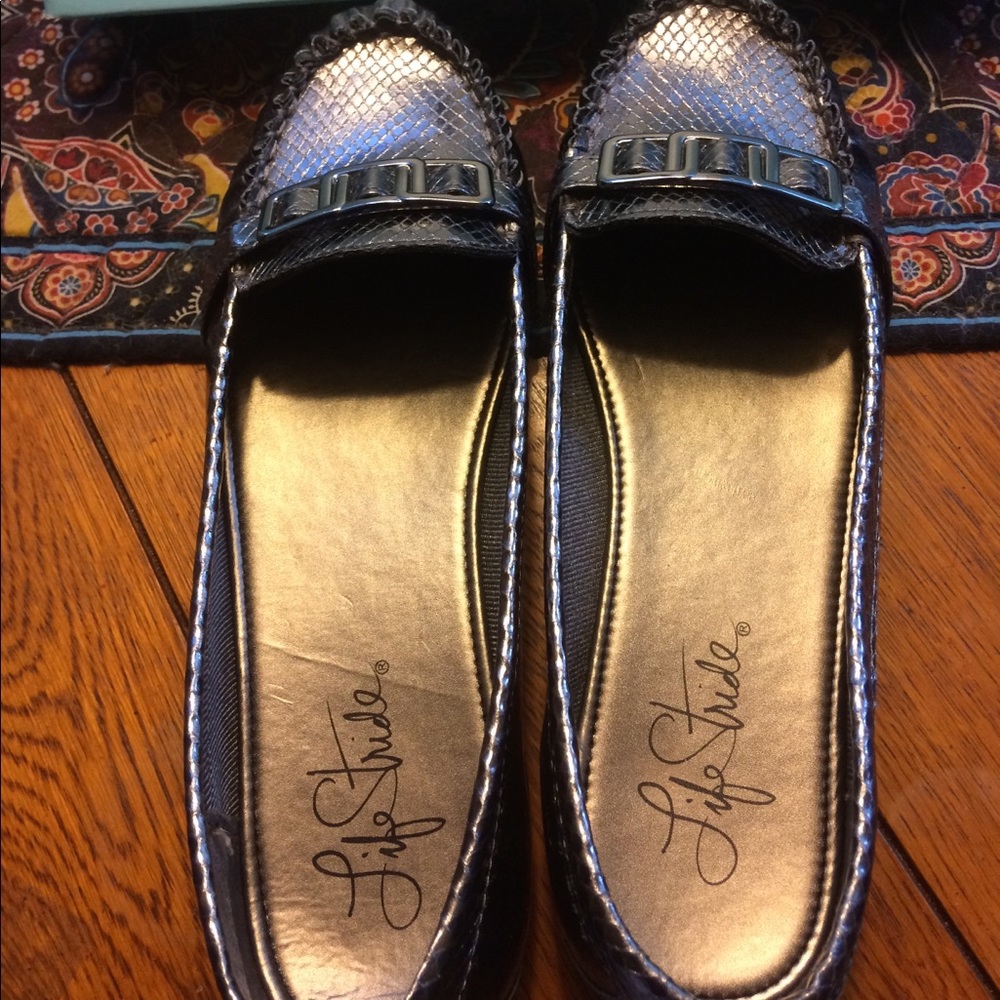 Life Stride slip on shoe. Size 8 1/2 M.