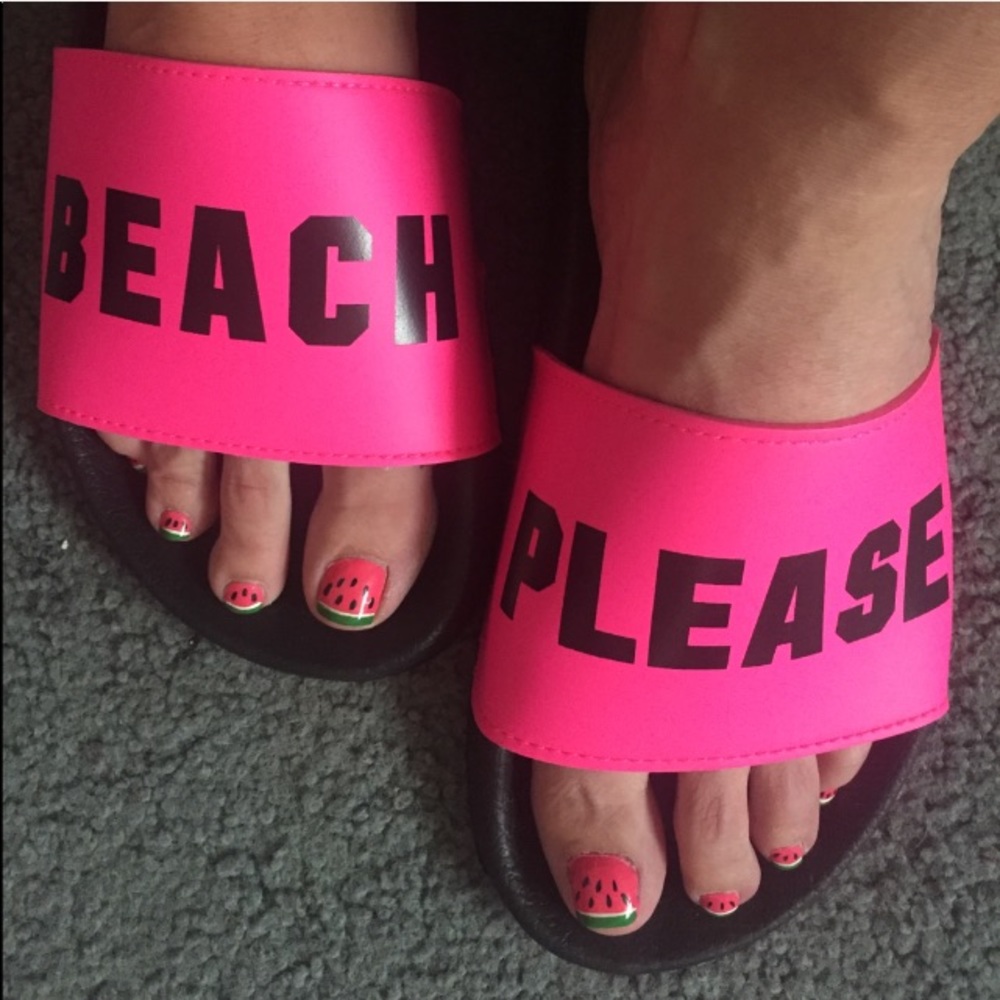 VS PINK FLIP FLOPS/SPORT SLIDES