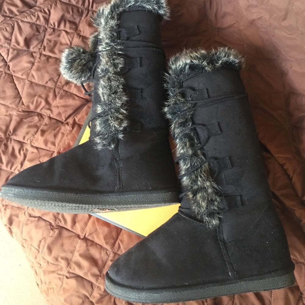 Boots - Picture 3 of 4