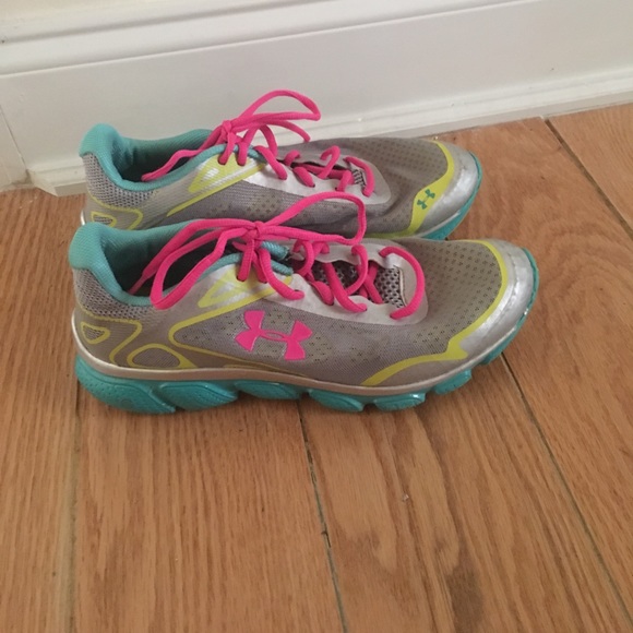 Under armour shoes - Picture 2 of 2