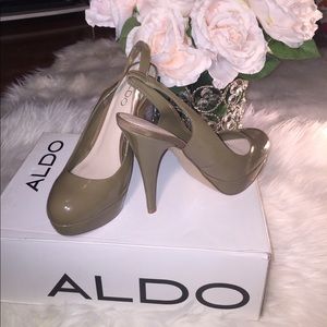New Aldo olive Green heels