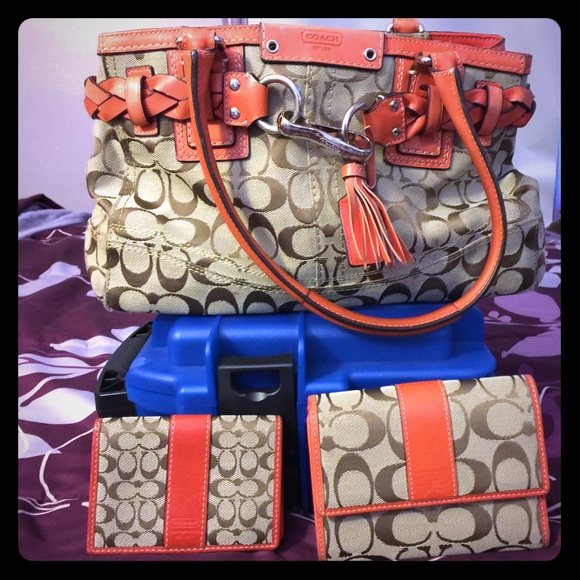 Authentic Coach - Picture 1 of 1