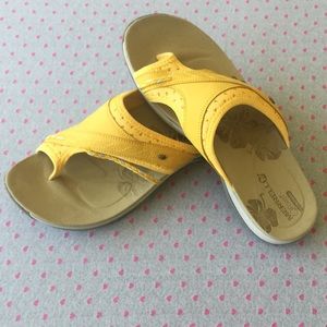 NW/OT Women's Qform Merrell Sandal