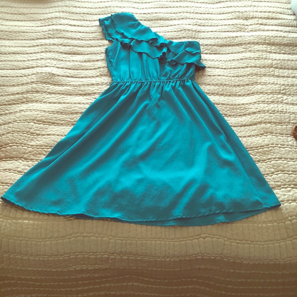 One shoulder dress