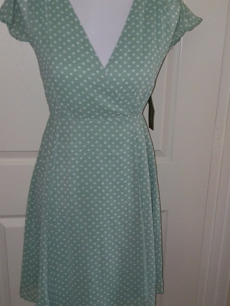Eva Mendez NWT Green/white polka dot wrap dress