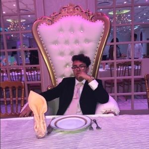 Meet your Posher, Emanuel