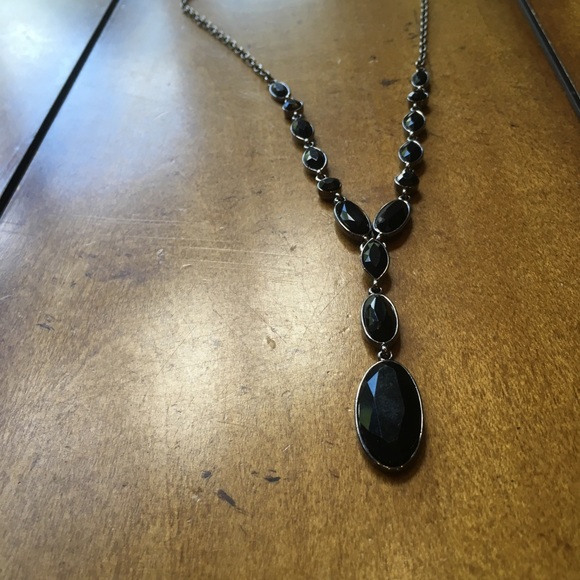 Black jewel necklace - Picture 1 of 3